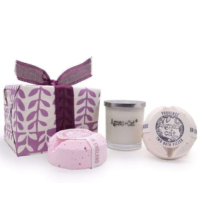 Set con bombas de baño Provence y Té y Rosas, y vela Piedra Lunar